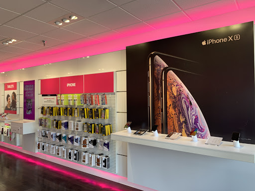 Cell Phone Store «T-Mobile», reviews and photos, 5691 Red Bug Lake Rd #11, Winter Springs, FL 32708, USA