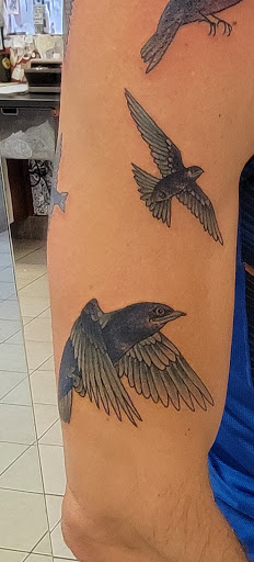 Tattoo Shop «Deluxe Tattoo», reviews and photos, 1459 W Irving Park Rd, Chicago, IL 60613, USA