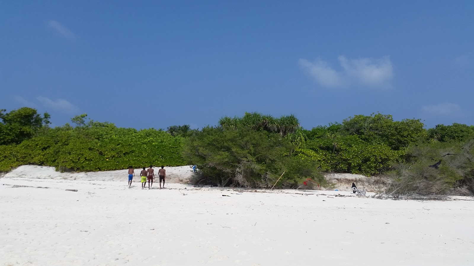 Fotografija Hulhudhoo Beach z beli pesek površino
