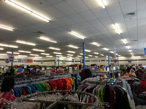 Thrift Store «Higley & Queen Creek Goodwill Retail Store & Donation Center», reviews and photos, 4570 S Higley Rd, Gilbert, AZ 85297, USA