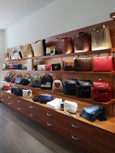 Rezensionen über Boutique MILANO BRANDS in Genf - Bekleidungsgeschäft