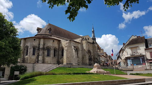 attractions Église Sainte-Croix de Saint-Pourçain-sur-Sioule Saint-Pourçain-sur-Sioule