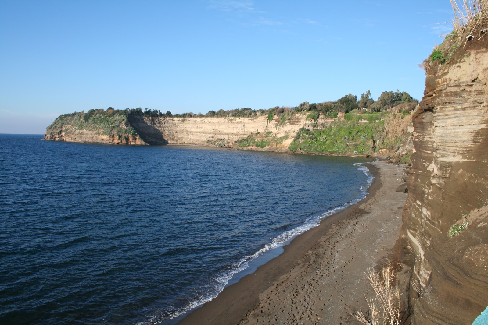 Foto di Spiaggia di Punta Ottimo con una superficie del sabbia grigia