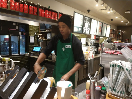 Shopping Mall «Fairfield Shopping Center», reviews and photos, 5322 Lord Dunmore Ct, Virginia Beach, VA 23464, USA