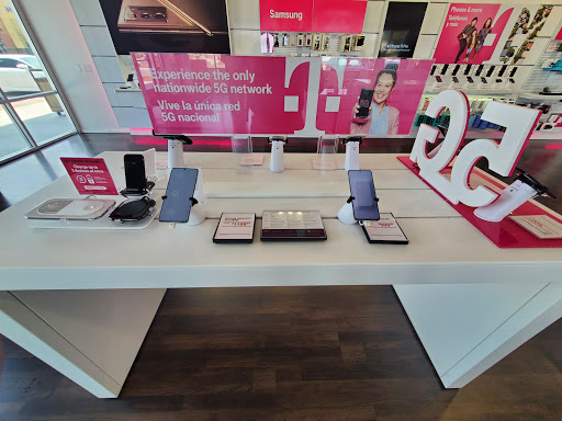 Cell Phone Store «T-Mobile», reviews and photos, 79485 CA-111 Suite 1, La Quinta, CA 92253, USA