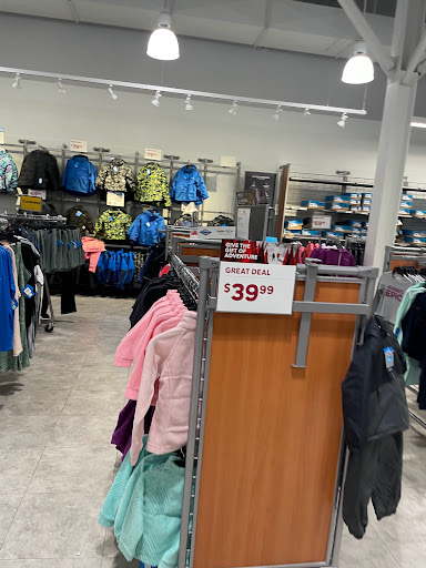 Sportswear Store «Columbia Sportswear Outlet Store», reviews and photos, 447 Great Mall Dr, Milpitas, CA 95035, USA