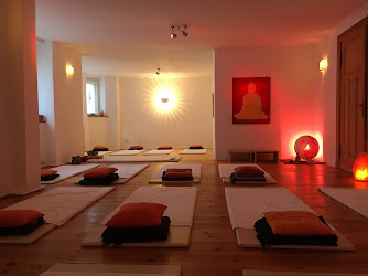 Schule für Yoga & Meditation, Praxis für Yoga- und Ayurveda-Therapie