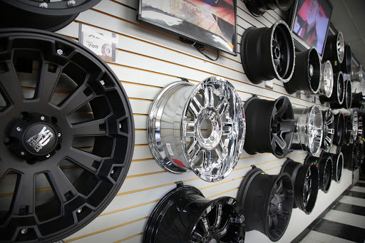 Truck Accessories Store «4 Wheel Parts - Fresno», reviews and photos, 4326 N Blackstone Ave, Fresno, CA 93726, USA