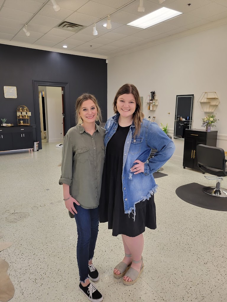 Cheveux Salon + Co. 70546