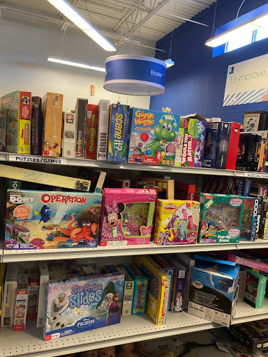 Thrift Store «Goodwill Industries of Greater Cleveland & East Central Ohio», reviews and photos, 16160 Pearl Rd, Strongsville, OH 44136, USA