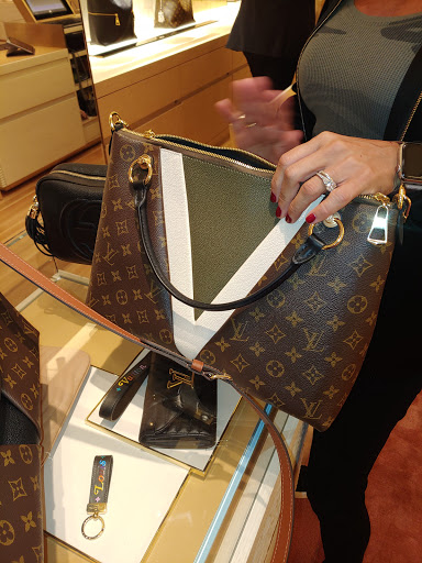 Department Store «Nordstrom Michigan Avenue», reviews and photos, 55 E Grand Ave, Chicago, IL 60611, USA