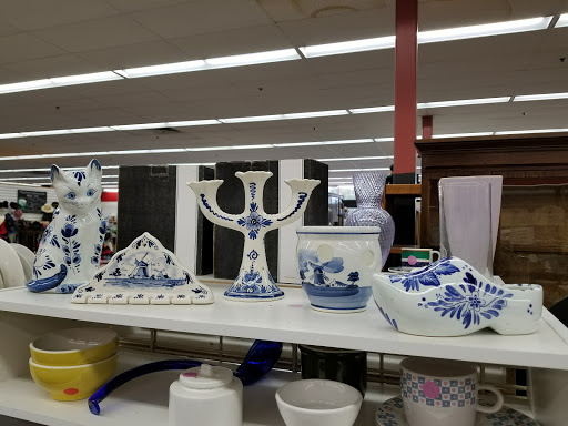 Thrift Store «New To You Upscale Resale Store», reviews and photos, 1700 W Roosevelt Rd, Broadview, IL 60155, USA