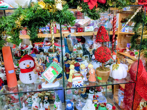 Thrift Store «Snowline Hospice Thrift Store Folsom», reviews and photos, 616 E Bidwell St, Folsom, CA 95630, USA