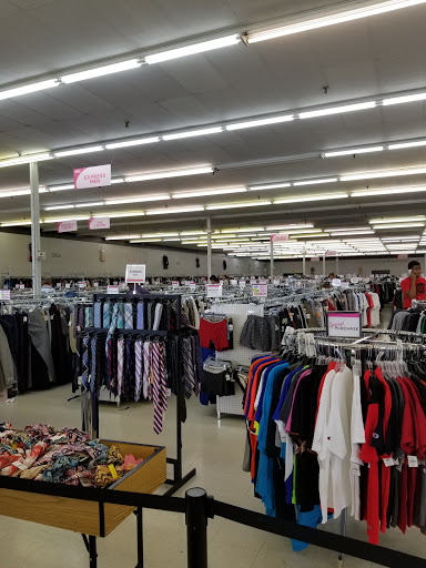 Discount Store «Discount Fashion Warehouse Kettering», reviews and photos, 2836 Wilmington Pike, Kettering, OH 45419, USA
