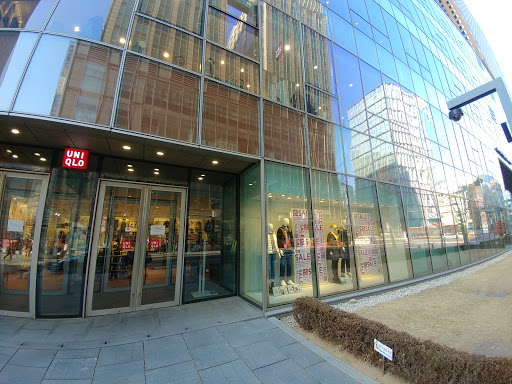 Uniqlo Gwanghwamun D-Tower