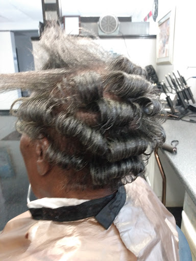 Barber Shop «Visions Beauty & Barber Shop», reviews and photos, 260 Southbound Gratiot Ave, Mt Clemens, MI 48043, USA