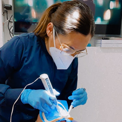 Dra. Luisa González Quintero, Dentista - Odontólogo
