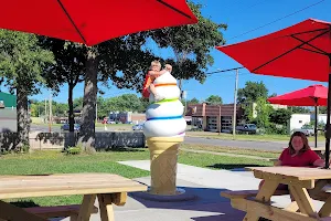 C-Town Twist Ice Cream Stand and Mini Golf image