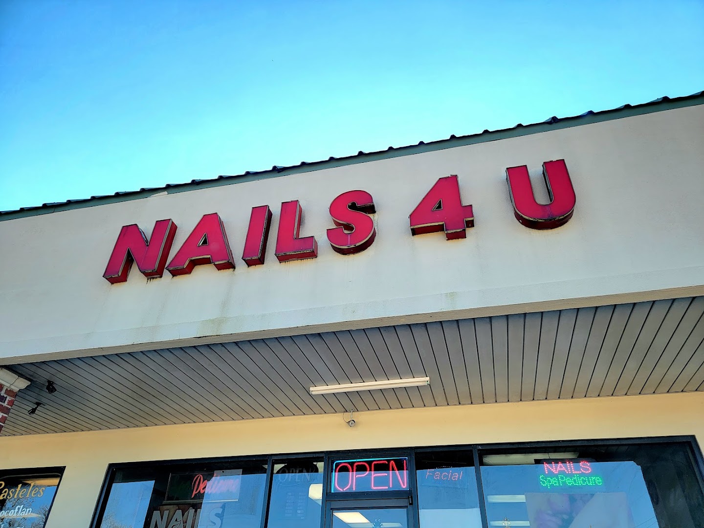 Nails 4U