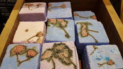 Cosmetics Store «LUSH», reviews and photos, 512 Orland Square Dr, Orland Park, IL 60462, USA