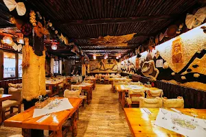 Restaurant Șura Dacilor image