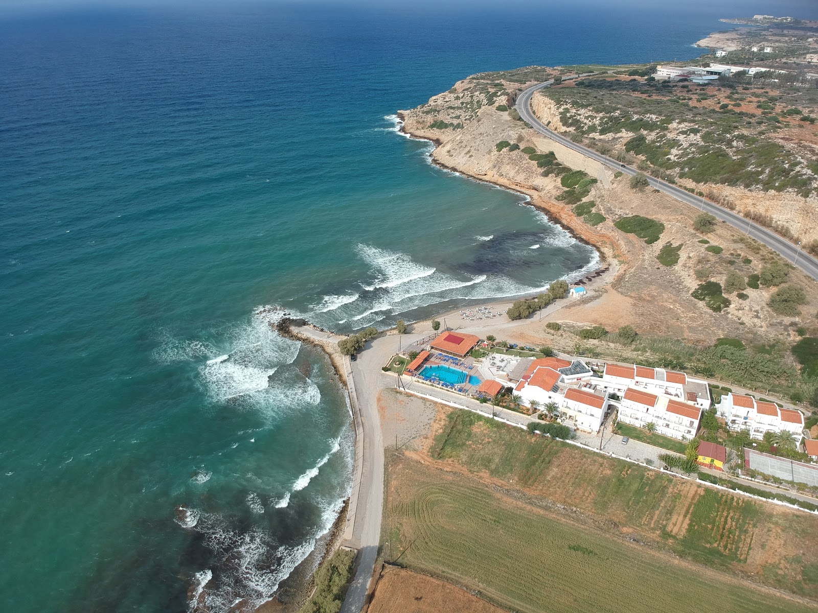 Foto von Skaleta beach II mit beiger sand & kies Oberfläche