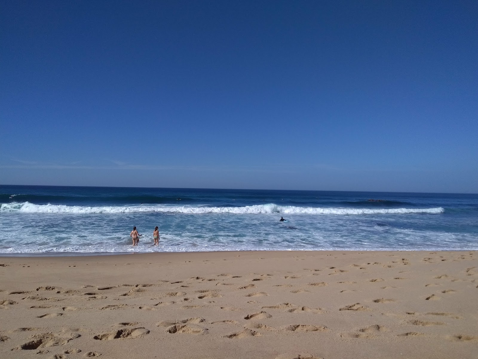 Foto von Praia de Sao Sebastiao - beliebter Ort unter Entspannungskennern