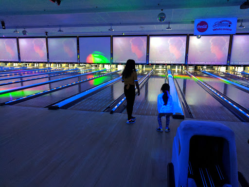 Bowling Alley «Showplace Entertainment Center», reviews and photos, 141 E Service Rd, Staten Island, NY 10314, USA