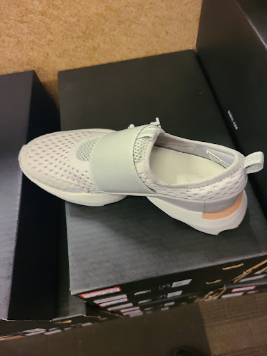 Shoe Store «DSW Designer Shoe Warehouse», reviews and photos, 345 Rockaway Turnpike, Lawrence, NY 11559, USA