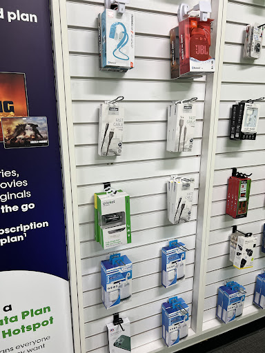 Cell Phone Store «Cricket Wireless Authorized Retailer», reviews and photos, 4425 W Ashlan Ave #107, Fresno, CA 93722, USA