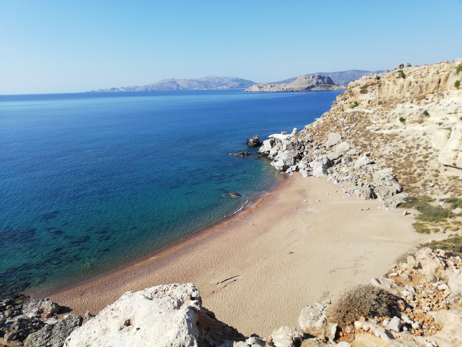 Foto di Kokkini Ammos Beach con una superficie del ciottoli beige
