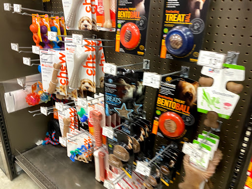 Pet Supply Store «Unleashed by Petco», reviews and photos, 520 S 23rd St, Philadelphia, PA 19146, USA