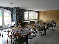 Atmosphère du Restaurant CMNT à Caumont-sur-Aure - n°1