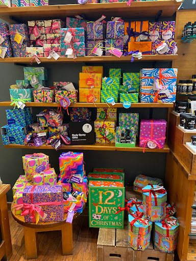 Cosmetics Store «Lush Cosmetics», reviews and photos, 7101 Democracy Blvd, Bethesda, MD 20817, USA