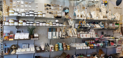 Jewelry Store «Knock Knock Boutique», reviews and photos, 110 W Chocolate Ave, Hershey, PA 17033, USA