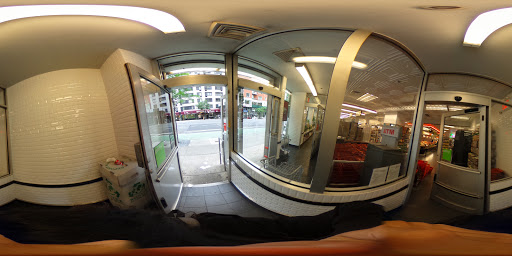 Supermarket «Morton Williams Supermarkets», reviews and photos, 908 2nd Ave, New York, NY 10017, USA