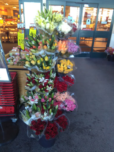 Grocery Store «Hannaford Supermarket», reviews and photos, 65 Portland Rd #9, Kennebunk, ME 04043, USA