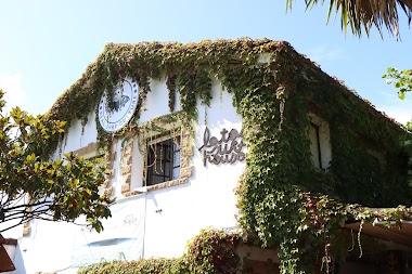 Latas Surf House
