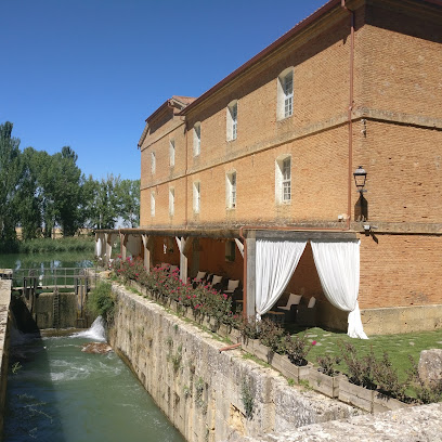 Restaurante  Entre Máquinas  by La Fábrica del C - Barrio Puente Rio, 8, 34338 Abarca de Campos, Palencia, Spain