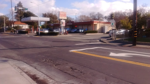 Grocery Store «Oak Park Market», reviews and photos, 3300 12th Ave, Sacramento, CA 95817, USA