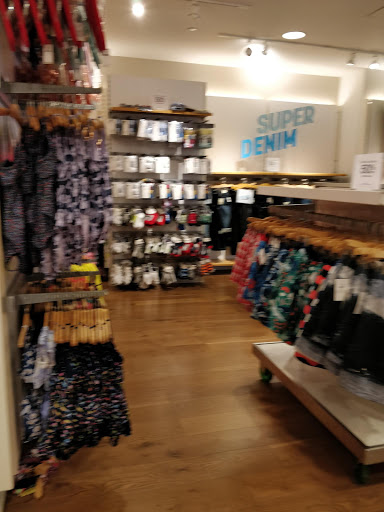 Clothing Store «Gap», reviews and photos, 200 State St, Boston, MA 02109, USA