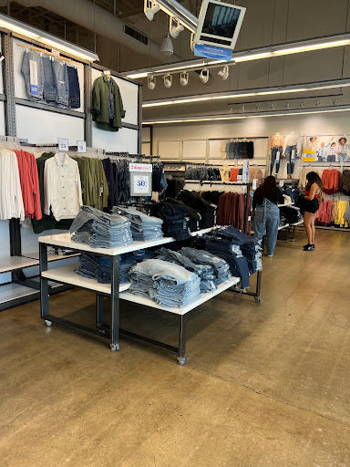 Clothing Store «Old Navy», reviews and photos, 2100 S University Dr, Davie, FL 33324, USA