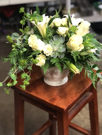 Florist «Raindrops N Roses», reviews and photos, 530 E Broadway St, Shelbyville, IN 46176, USA