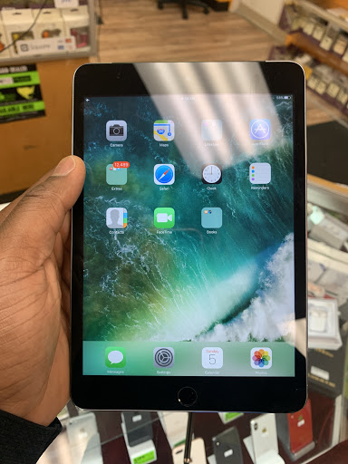 Cell Phone Store «iFixPhones - Cell Phone - Tablet - Macbook - Sale - Repair - Springfield, VA», reviews and photos, 7018 Commerce St, Springfield, VA 22150, USA