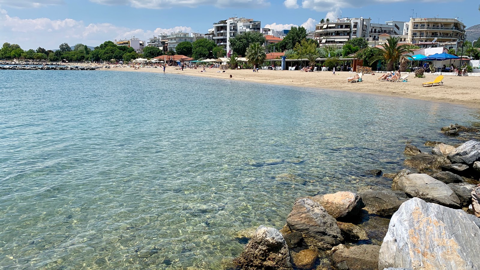 Foto van Anavros beach met groen water oppervlakte