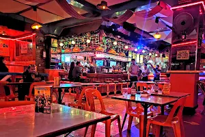 Alberto's Bar image