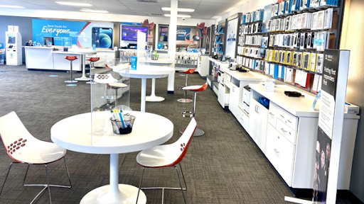 Cell Phone Store «AT&T», reviews and photos, 1332 N John Young Pkwy, Kissimmee, FL 34741, USA