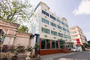 OYO 410 Diamond Boutique Hostel image