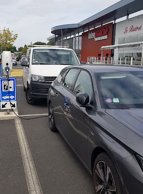 Station de recharge pour véhicules électriques à Uzerche