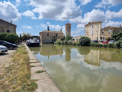 Le Somail Parking-Aire de stationnement CC à Ginestas